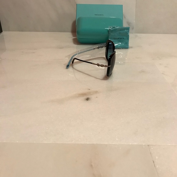 New Authentic TIFFANY SUNGLASSES - Picture 4 of 7